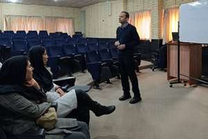 برگزاری کارگاه اخلاق حرفه‌ای در دندانپزشکی و ارتباط آن با سلامت روانی کارکنان  در دانشکده دندانپزشکی شیراز