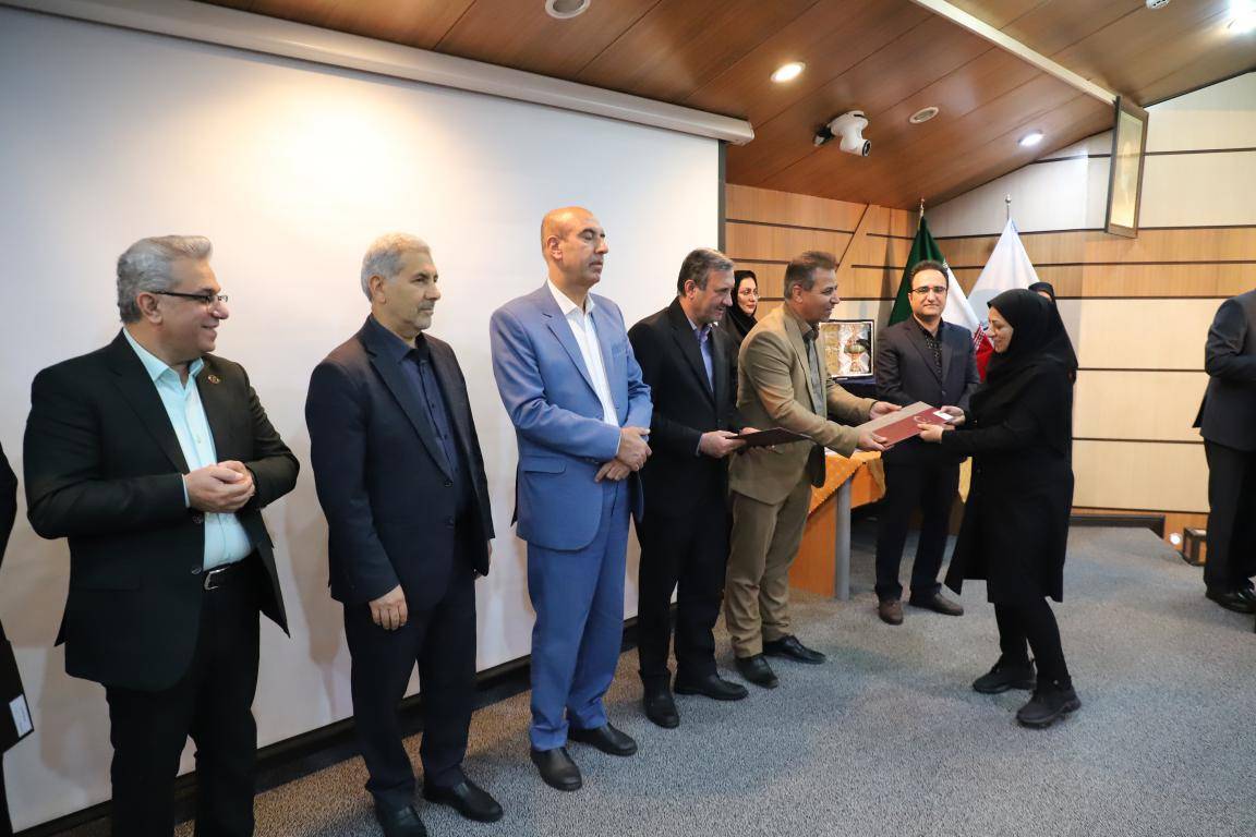 کسب نشان طلایی مدیریت عملکرد یکپارچه دانشکده دندانپزشکی