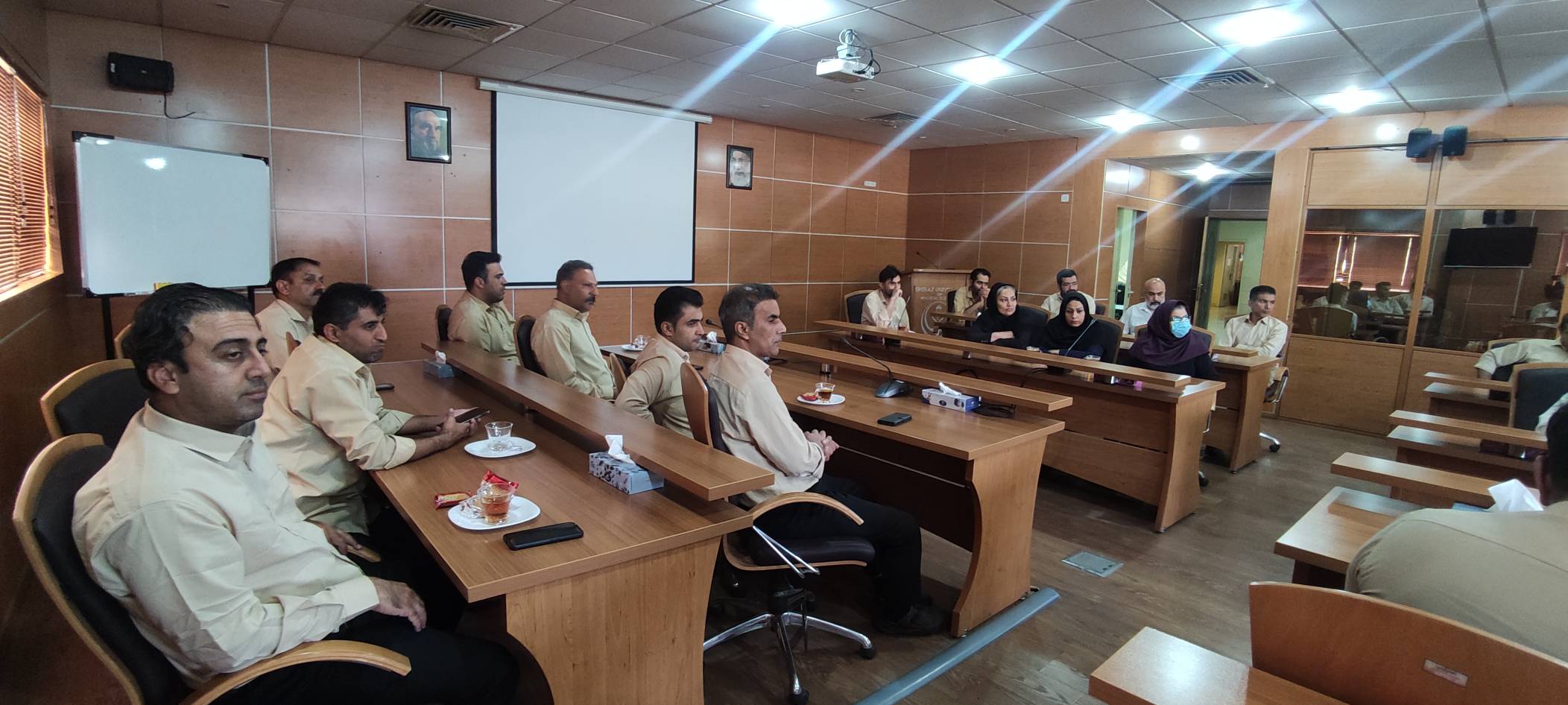 نشست کارکنان خدمات پشتیبانی